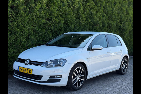Volkswagen Golf 1.0 TSI CarPlay Camera LED