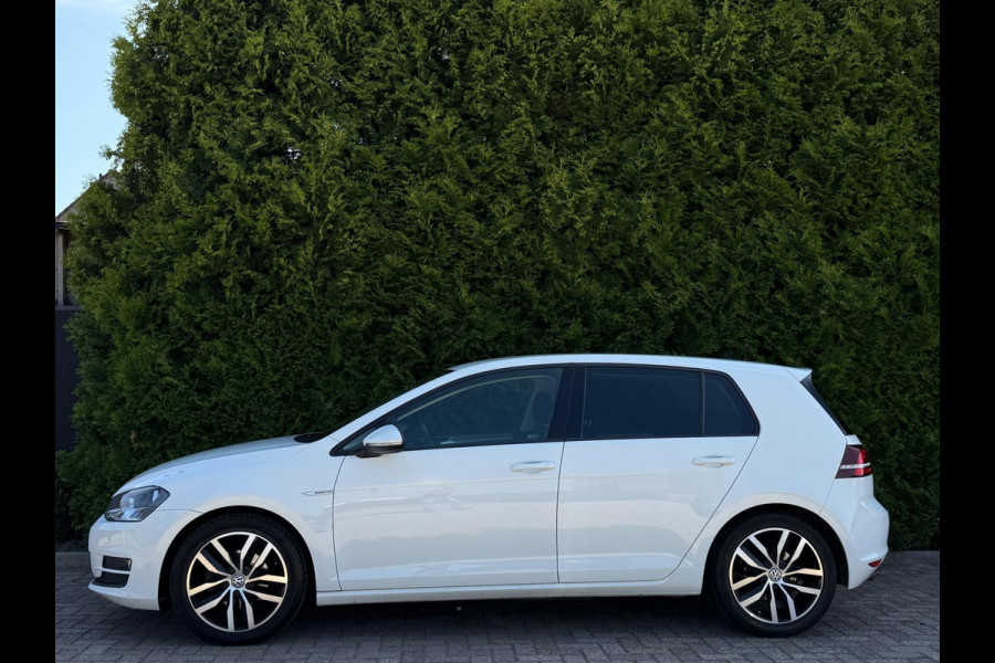Volkswagen Golf 1.0 TSI CarPlay Camera LED