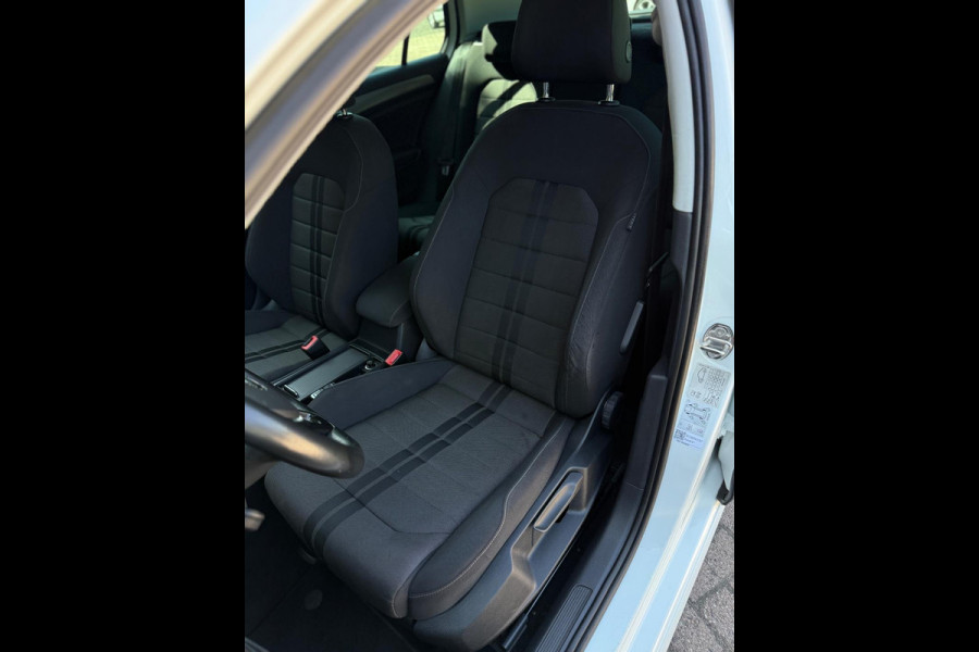 Volkswagen Golf 1.0 TSI CarPlay Camera LED