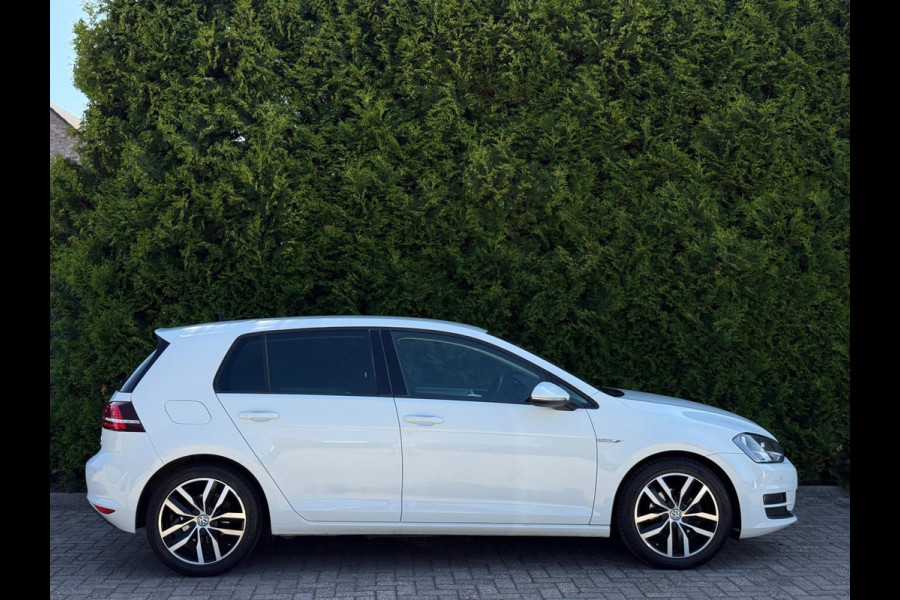 Volkswagen Golf 1.0 TSI CarPlay Camera LED