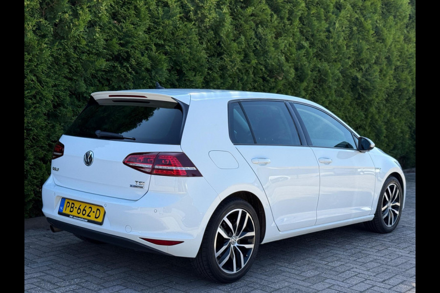 Volkswagen Golf 1.0 TSI CarPlay Camera LED