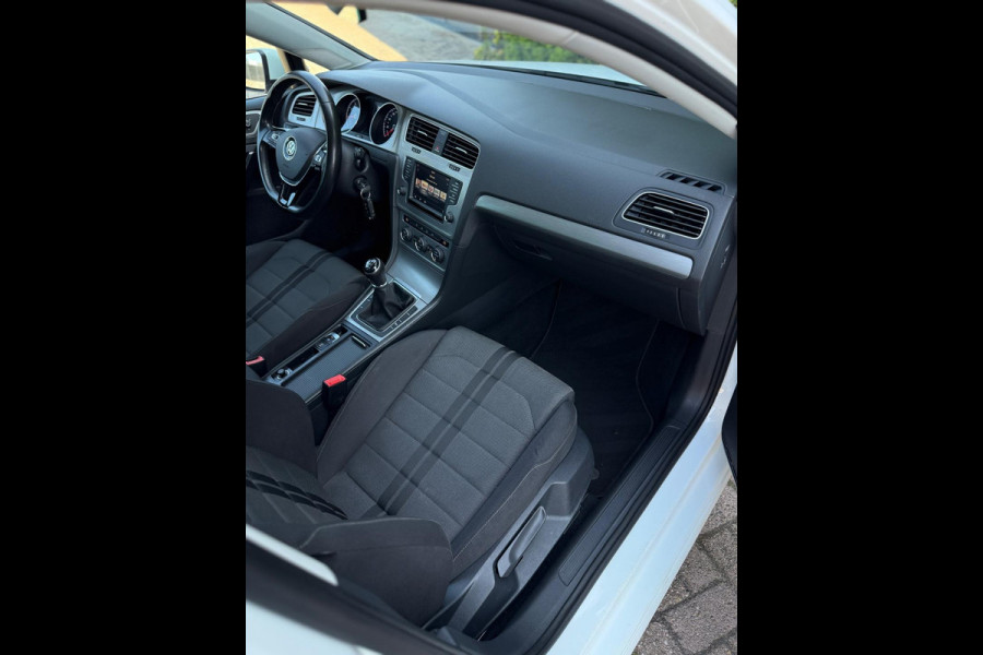Volkswagen Golf 1.0 TSI CarPlay Camera LED