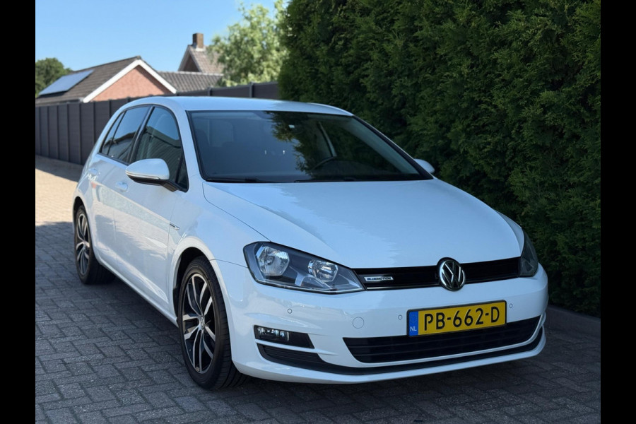 Volkswagen Golf 1.0 TSI CarPlay Camera LED