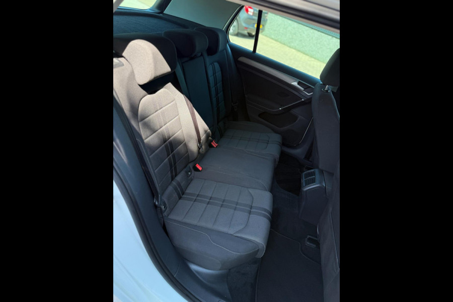Volkswagen Golf 1.0 TSI CarPlay Camera LED
