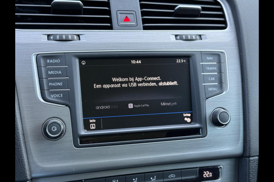 Volkswagen Golf 1.0 TSI CarPlay Camera LED