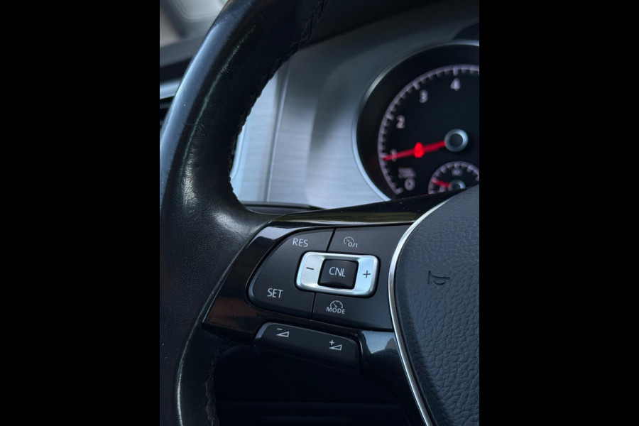 Volkswagen Golf 1.0 TSI CarPlay Camera LED