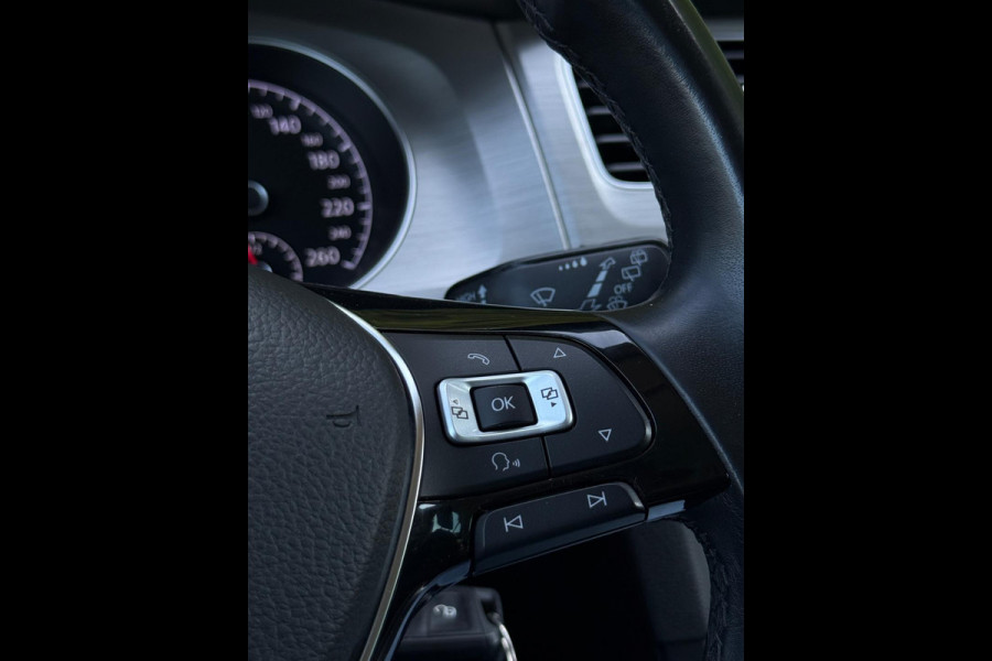 Volkswagen Golf 1.0 TSI CarPlay Camera LED