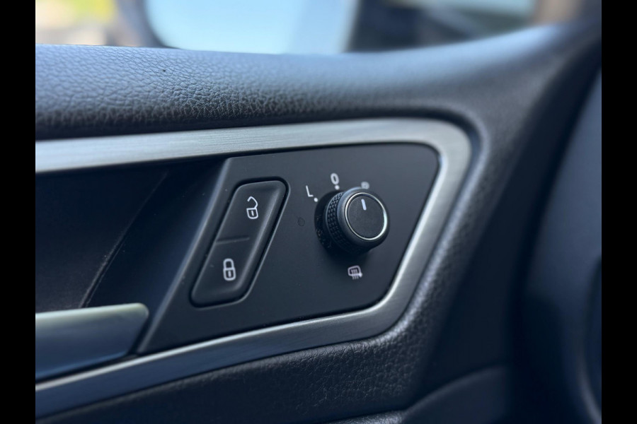 Volkswagen Golf 1.0 TSI CarPlay Camera LED