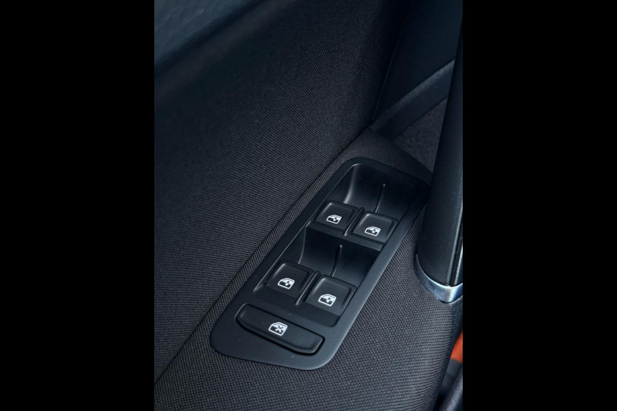 Volkswagen Golf 1.0 TSI CarPlay Camera LED