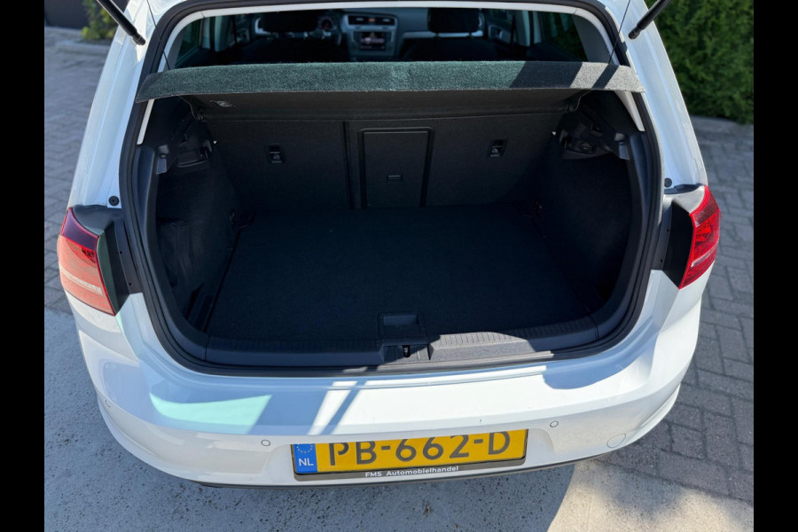 Volkswagen Golf 1.0 TSI CarPlay Camera LED