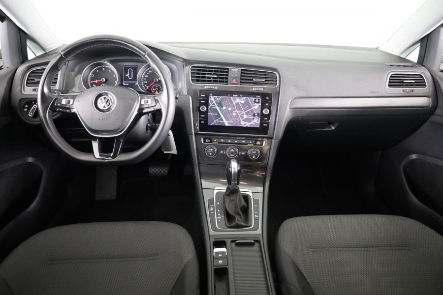 Volkswagen Golf 1.0 TSI Comfortline 110 pk Automaat (DSG) | Navigatie | Parkeersensoren | Achteruitrijcamera | Adaptieve cruise control | Stoelverwarming | Autom. Airco |