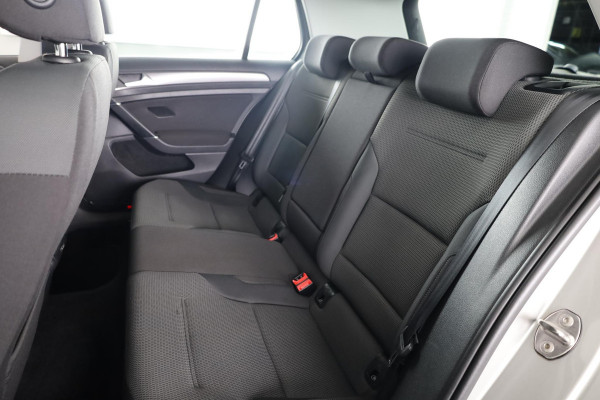 Volkswagen Golf 1.0 TSI Comfortline 110 pk Automaat (DSG) | Navigatie | Parkeersensoren | Achteruitrijcamera | Adaptieve cruise control | Stoelverwarming | Autom. Airco |
