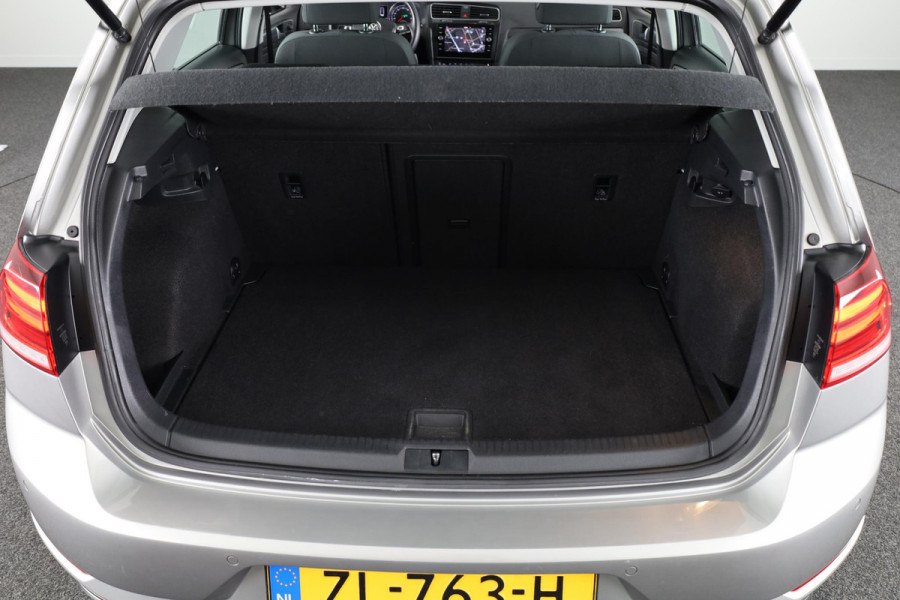 Volkswagen Golf 1.0 TSI Comfortline 110 pk Automaat (DSG) | Navigatie | Parkeersensoren | Achteruitrijcamera | Adaptieve cruise control | Stoelverwarming | Autom. Airco |