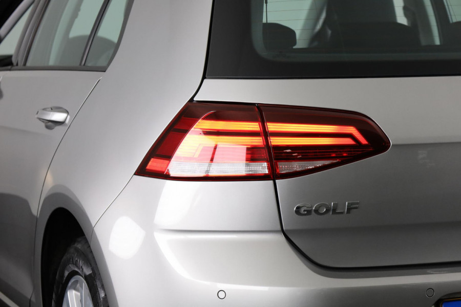 Volkswagen Golf 1.0 TSI Comfortline 110 pk Automaat (DSG) | Navigatie | Parkeersensoren | Achteruitrijcamera | Adaptieve cruise control | Stoelverwarming | Autom. Airco |