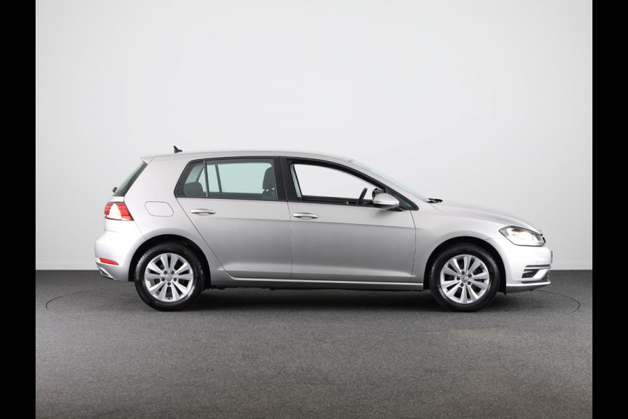 Volkswagen Golf 1.0 TSI Comfortline 110 pk Automaat (DSG) | Navigatie | Parkeersensoren | Achteruitrijcamera | Adaptieve cruise control | Stoelverwarming | Autom. Airco |