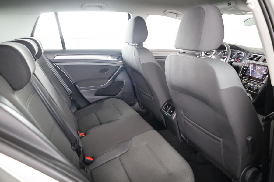 Volkswagen Golf 1.0 TSI Comfortline 110 pk Automaat (DSG) | Navigatie | Parkeersensoren | Achteruitrijcamera | Adaptieve cruise control | Stoelverwarming | Autom. Airco |