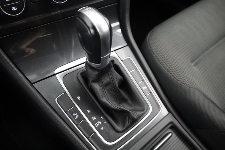 Volkswagen Golf 1.0 TSI Comfortline 110 pk Automaat (DSG) | Navigatie | Parkeersensoren | Achteruitrijcamera | Adaptieve cruise control | Stoelverwarming | Autom. Airco |