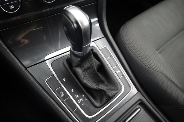 Volkswagen Golf 1.0 TSI Comfortline 110 pk Automaat (DSG) | Navigatie | Parkeersensoren | Achteruitrijcamera | Adaptieve cruise control | Stoelverwarming | Autom. Airco |