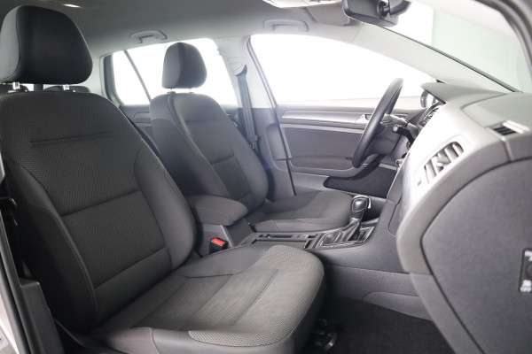 Volkswagen Golf 1.0 TSI Comfortline 110 pk Automaat (DSG) | Navigatie | Parkeersensoren | Achteruitrijcamera | Adaptieve cruise control | Stoelverwarming | Autom. Airco |