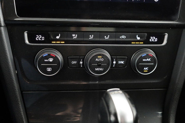 Volkswagen Golf 1.0 TSI Comfortline 110 pk Automaat (DSG) | Navigatie | Parkeersensoren | Achteruitrijcamera | Adaptieve cruise control | Stoelverwarming | Autom. Airco |