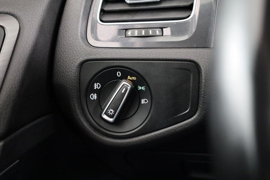 Volkswagen Golf 1.0 TSI Comfortline 110 pk Automaat (DSG) | Navigatie | Parkeersensoren | Achteruitrijcamera | Adaptieve cruise control | Stoelverwarming | Autom. Airco |