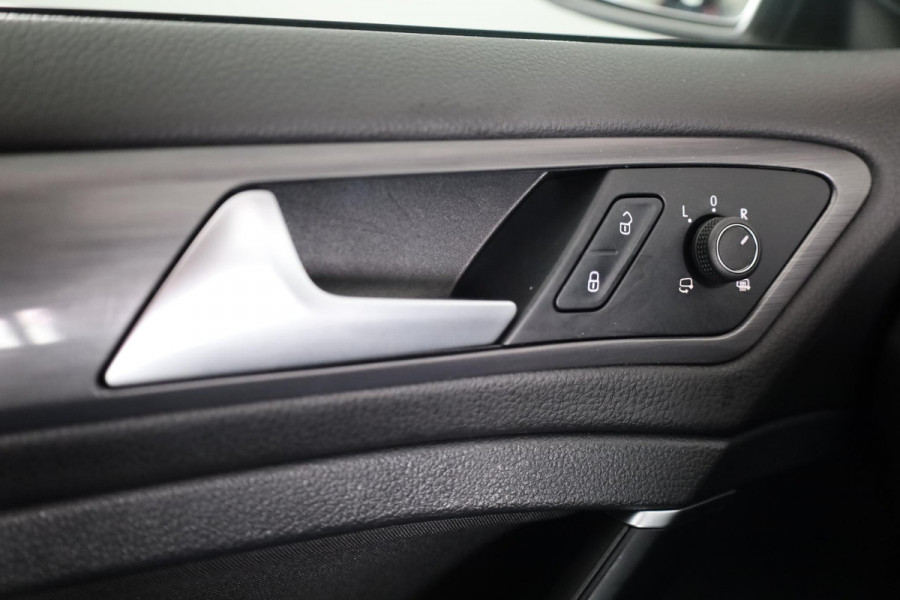 Volkswagen Golf 1.0 TSI Comfortline 110 pk Automaat (DSG) | Navigatie | Parkeersensoren | Achteruitrijcamera | Adaptieve cruise control | Stoelverwarming | Autom. Airco |