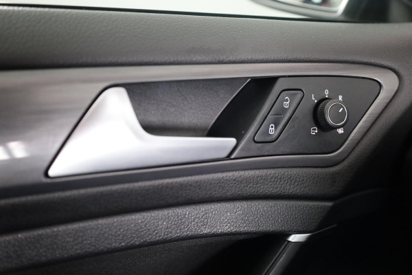 Volkswagen Golf 1.0 TSI Comfortline 110 pk Automaat (DSG) | Navigatie | Parkeersensoren | Achteruitrijcamera | Adaptieve cruise control | Stoelverwarming | Autom. Airco |