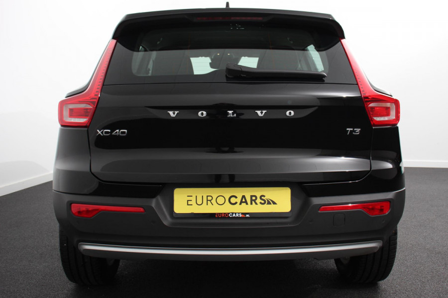 Volvo XC40 1.5 T3 163 pk Automaat Momentum | Navigatie | Apple Carplay / Android Auto | Parkeersensor achter | Adaptive Cruise Control | Virtual Cockpit | Stoelverwarming | LED kop- en mistlampen | Sensus Connect met High Performance Sound | Inductielader | Lane Assist
