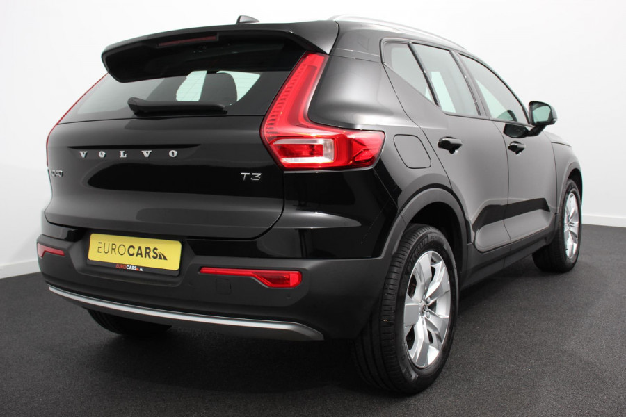 Volvo XC40 1.5 T3 163 pk Automaat Momentum | Navigatie | Apple Carplay / Android Auto | Parkeersensor achter | Adaptive Cruise Control | Virtual Cockpit | Stoelverwarming | LED kop- en mistlampen | Sensus Connect met High Performance Sound | Inductielader | Lane Assist