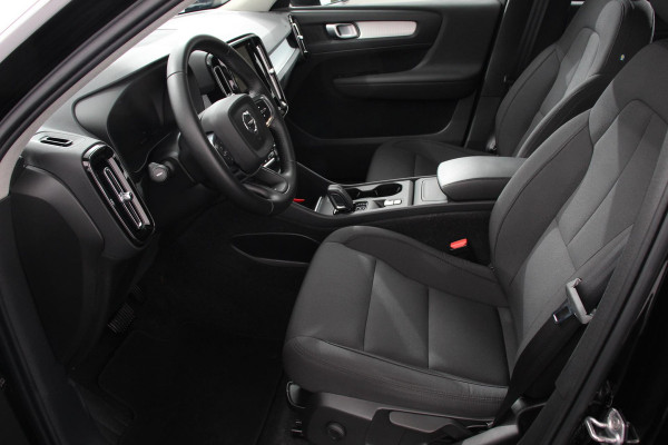 Volvo XC40 1.5 T3 163 pk Automaat Momentum | Navigatie | Apple Carplay / Android Auto | Parkeersensor achter | Adaptive Cruise Control | Virtual Cockpit | Stoelverwarming | LED kop- en mistlampen | Sensus Connect met High Performance Sound | Inductielader | Lane Assist