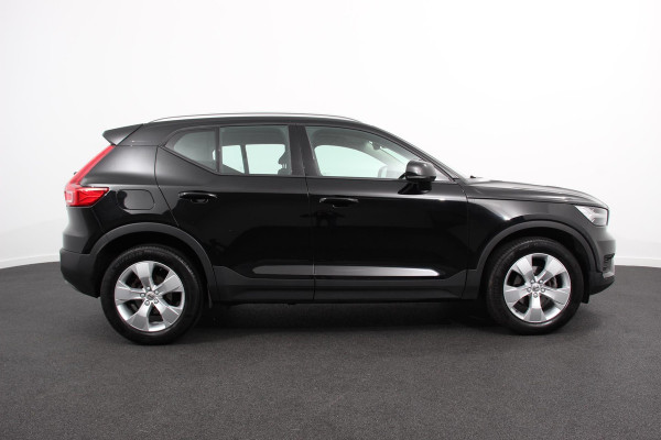 Volvo XC40 1.5 T3 163 pk Automaat Momentum | Navigatie | Apple Carplay / Android Auto | Parkeersensor achter | Adaptive Cruise Control | Virtual Cockpit | Stoelverwarming | LED kop- en mistlampen | Sensus Connect met High Performance Sound | Inductielader | Lane Assist