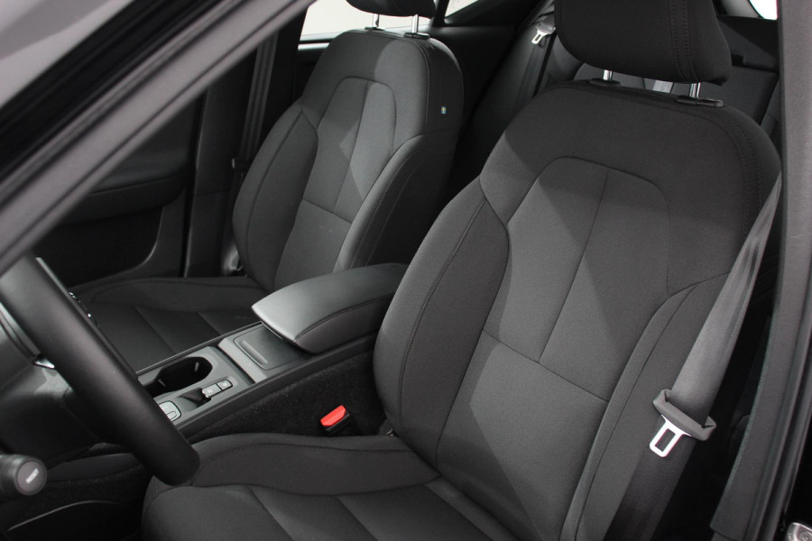 Volvo XC40 1.5 T3 163 pk Automaat Momentum | Navigatie | Apple Carplay / Android Auto | Parkeersensor achter | Adaptive Cruise Control | Virtual Cockpit | Stoelverwarming | LED kop- en mistlampen | Sensus Connect met High Performance Sound | Inductielader | Lane Assist