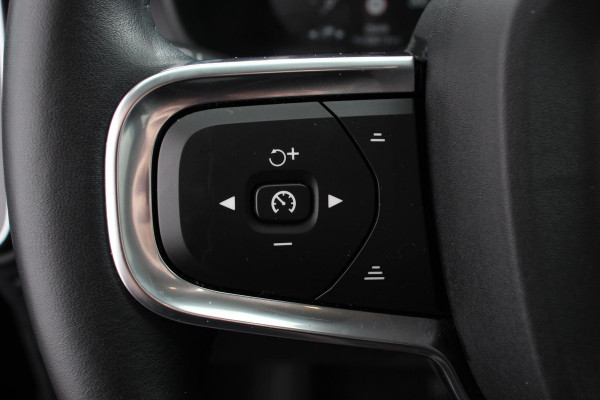 Volvo XC40 1.5 T3 163 pk Automaat Momentum | Navigatie | Apple Carplay / Android Auto | Parkeersensor achter | Adaptive Cruise Control | Virtual Cockpit | Stoelverwarming | LED kop- en mistlampen | Sensus Connect met High Performance Sound | Inductielader | Lane Assist