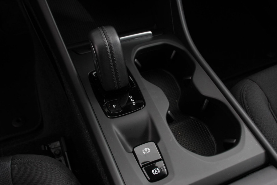 Volvo XC40 1.5 T3 163 pk Automaat Momentum | Navigatie | Apple Carplay / Android Auto | Parkeersensor achter | Adaptive Cruise Control | Virtual Cockpit | Stoelverwarming | LED kop- en mistlampen | Sensus Connect met High Performance Sound | Inductielader | Lane Assist
