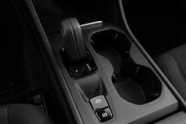 Volvo XC40 1.5 T3 163 pk Automaat Momentum | Navigatie | Apple Carplay / Android Auto | Parkeersensor achter | Adaptive Cruise Control | Virtual Cockpit | Stoelverwarming | LED kop- en mistlampen | Sensus Connect met High Performance Sound | Inductielader | Lane Assist