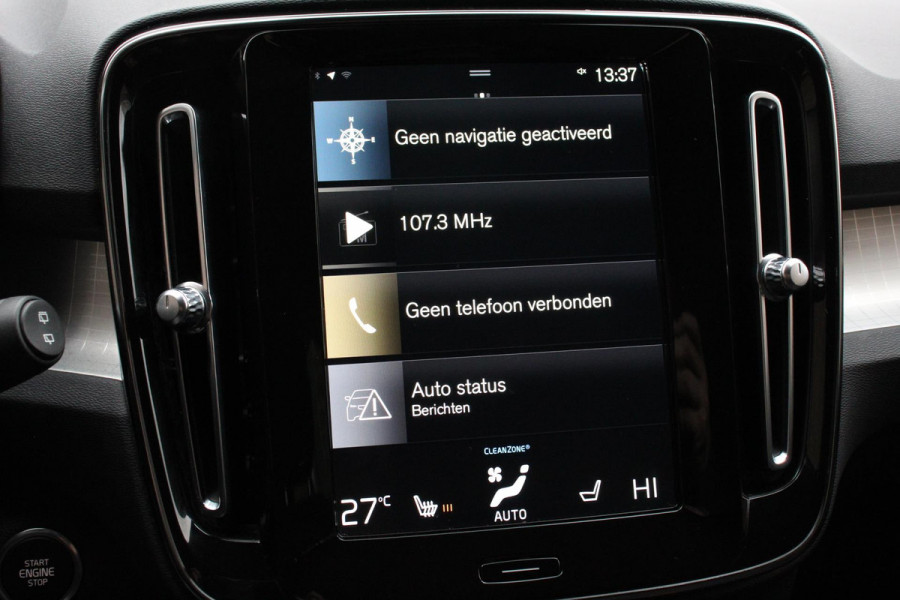 Volvo XC40 1.5 T3 163 pk Automaat Momentum | Navigatie | Apple Carplay / Android Auto | Parkeersensor achter | Adaptive Cruise Control | Virtual Cockpit | Stoelverwarming | LED kop- en mistlampen | Sensus Connect met High Performance Sound | Inductielader | Lane Assist