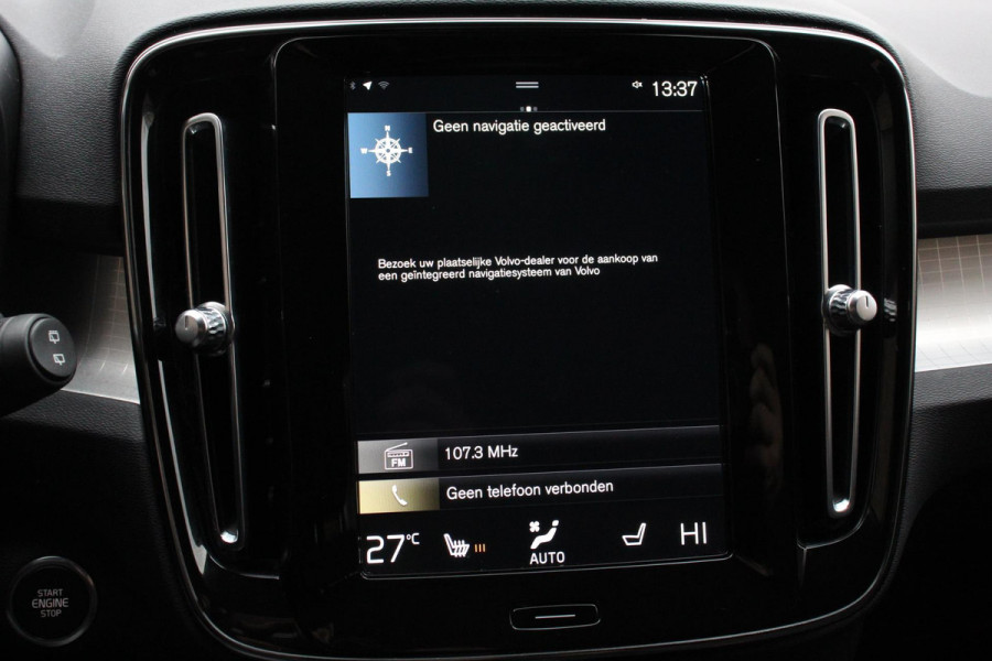 Volvo XC40 1.5 T3 163 pk Automaat Momentum | Navigatie | Apple Carplay / Android Auto | Parkeersensor achter | Adaptive Cruise Control | Virtual Cockpit | Stoelverwarming | LED kop- en mistlampen | Sensus Connect met High Performance Sound | Inductielader | Lane Assist