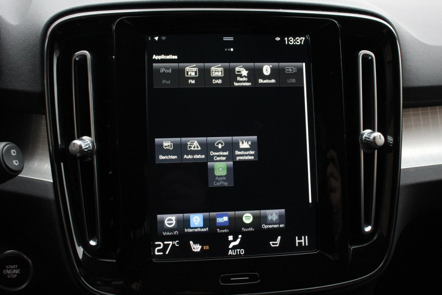 Volvo XC40 1.5 T3 163 pk Automaat Momentum | Navigatie | Apple Carplay / Android Auto | Parkeersensor achter | Adaptive Cruise Control | Virtual Cockpit | Stoelverwarming | LED kop- en mistlampen | Sensus Connect met High Performance Sound | Inductielader | Lane Assist