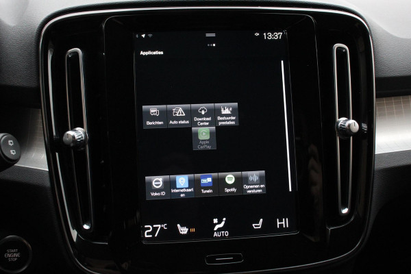 Volvo XC40 1.5 T3 163 pk Automaat Momentum | Navigatie | Apple Carplay / Android Auto | Parkeersensor achter | Adaptive Cruise Control | Virtual Cockpit | Stoelverwarming | LED kop- en mistlampen | Sensus Connect met High Performance Sound | Inductielader | Lane Assist