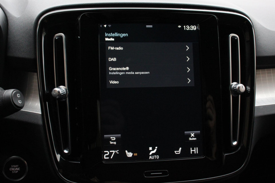 Volvo XC40 1.5 T3 163 pk Automaat Momentum | Navigatie | Apple Carplay / Android Auto | Parkeersensor achter | Adaptive Cruise Control | Virtual Cockpit | Stoelverwarming | LED kop- en mistlampen | Sensus Connect met High Performance Sound | Inductielader | Lane Assist