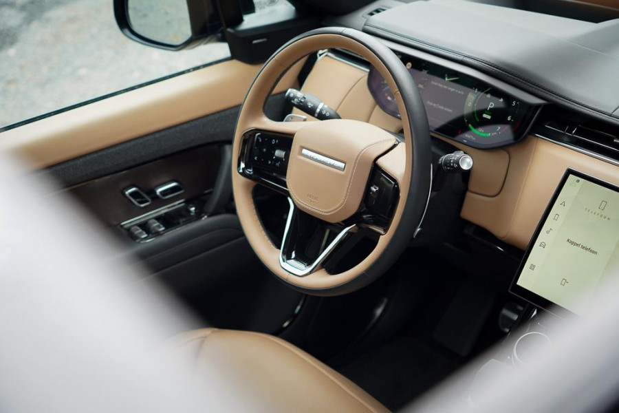 Land Rover Range Rover Sport 2.0 P440e Dynamic HSE / Black Pack / Hot&Cold Climate / Pano / 23''