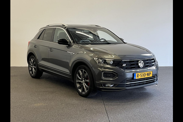 Volkswagen T-Roc 1.5 TSI 150pk DSG R-line Panoramadak Trekhaak Navigatie Apple Carplay/Android Auto Camera Parkeersensoren Adaptive Cruise Control Elektrische achterklep Getinte ramen Climate Control