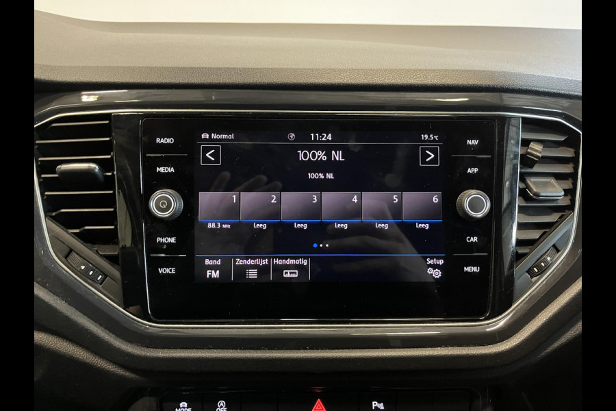 Volkswagen T-Roc 1.5 TSI 150pk DSG R-line Panoramadak Trekhaak Navigatie Apple Carplay/Android Auto Camera Parkeersensoren Adaptive Cruise Control Elektrische achterklep Getinte ramen Climate Control
