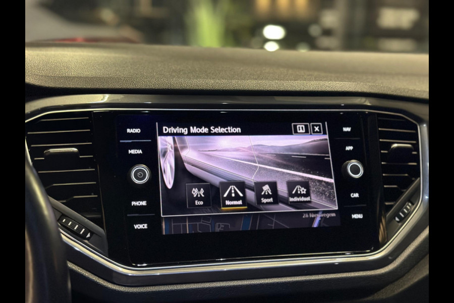 Volkswagen T-Roc 1.5 TSI|3X R-Line|PANO|KEYLESS|BOMVOL