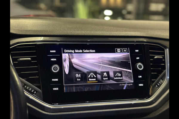 Volkswagen T-Roc 1.5 TSI|3X R-Line|PANO|KEYLESS|BOMVOL