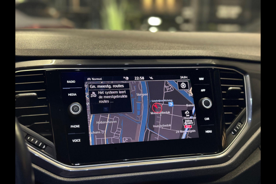 Volkswagen T-Roc 1.5 TSI|3X R-Line|PANO|KEYLESS|BOMVOL