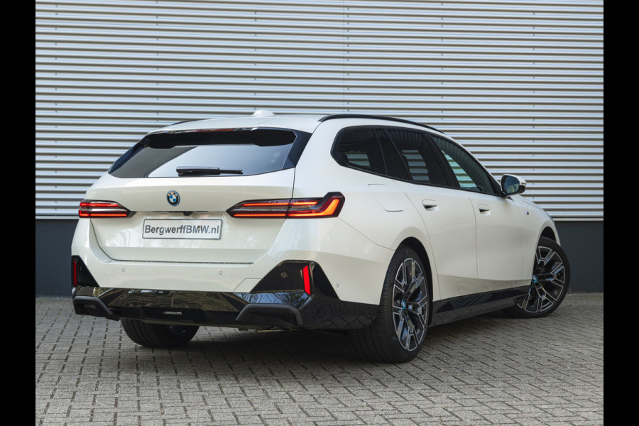BMW 5 Serie Touring 550e xDrive M-Sport Pro - Pano - Driving Ass Prof - Onderstel Prof