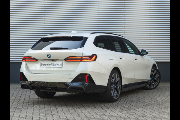 BMW 5 Serie Touring 550e xDrive M-Sport Pro - Pano - Driving Ass Prof - Onderstel Prof