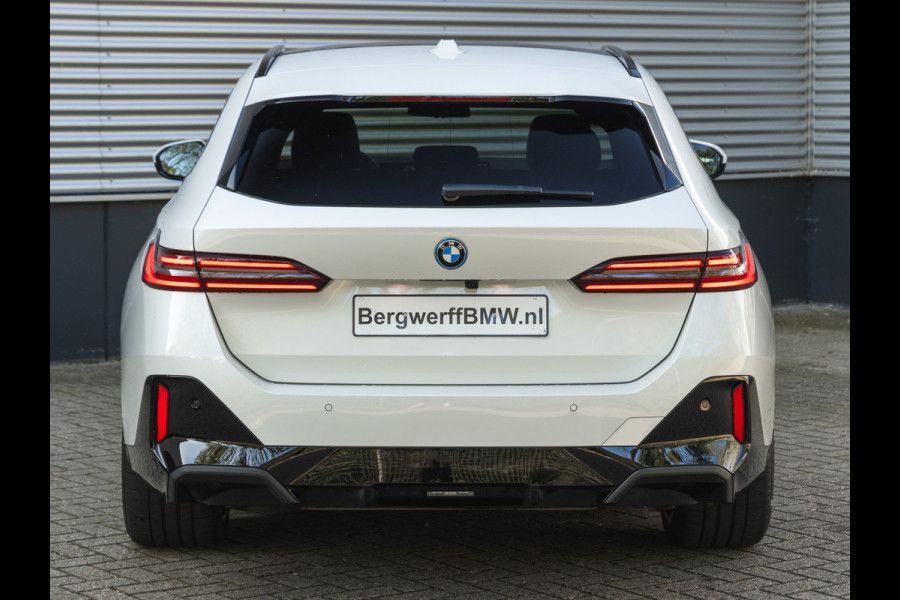 BMW 5 Serie Touring 550e xDrive M-Sport Pro - Pano - Driving Ass Prof - Onderstel Prof