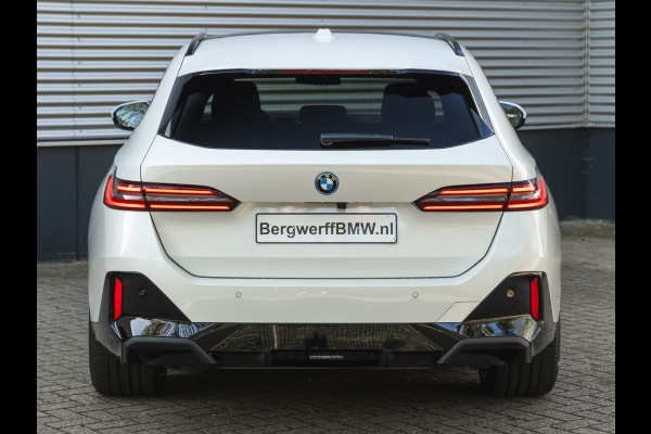 BMW 5 Serie Touring 550e xDrive M-Sport Pro - Pano - Driving Ass Prof - Onderstel Prof